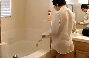Poing et bouteille extrait video amateur