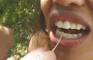 Vieille maman séduit sa copine video sexe et amateur pour jouer la chatte