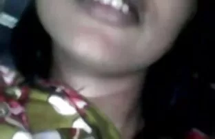La femme d'affaires adulte avec la porno amateur français lesbienne chatte de brousse et son jeune baiseur